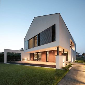 Dom jednorodzinny FRA House w Piasecznie – „Wyróżnienie Internautów” w kategorii „budynek jednorodzinny nowy” | Baumit